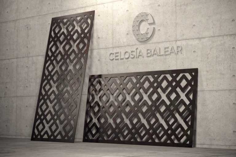 celosía metálica con diseño cubista